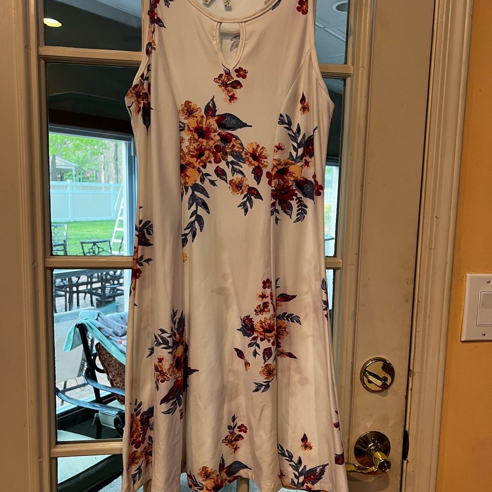 Pretty summer dress. A line perfect for all occasions.